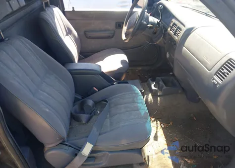 2000 Toyota Tacoma из США, поврежденный, VIN 4TANL42N7YZ667728